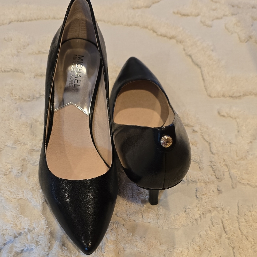 Michael Kors Black Women's Pumps NWOT - Picture 1 of 5